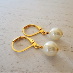Pearl Earrings Gold Pearl Earrings Gold Lever back Earrings Bridesmaid Earrings Wedding Jewelry
