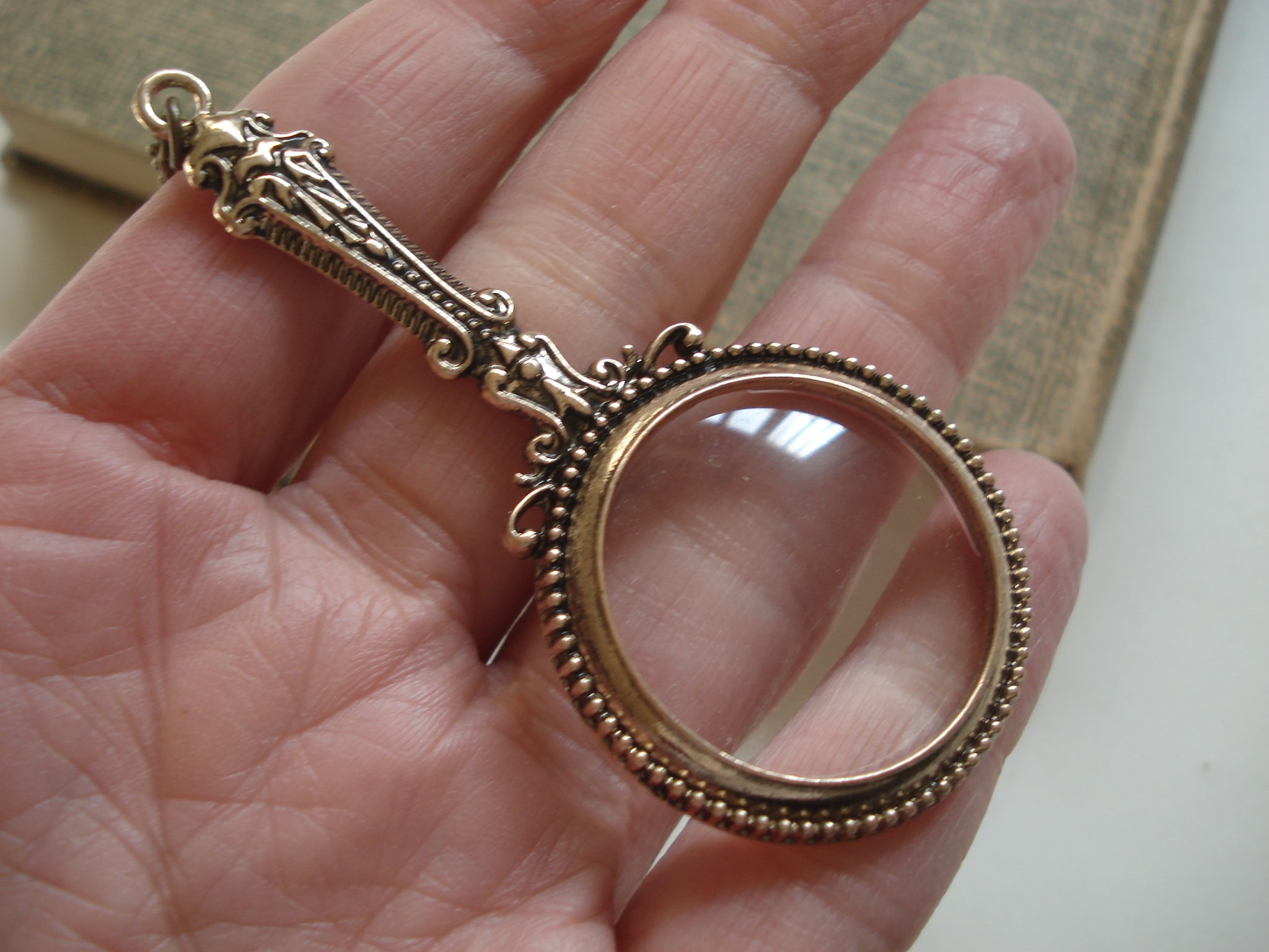 Vintage magnifying glass necklace deals