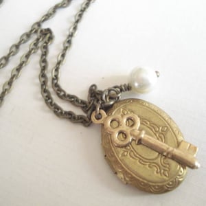 Gold Locket Necklace Magical Gold Key with Pearl Pendant Secret Small Gold Oval Locket Jewelry Trendy Jewelry