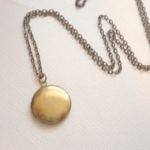 Little Brass Locket Gold Locket Necklace Round Gold Locket with Antiqued Brass Chain Gift for Her Jewelry, Keepsake Locket