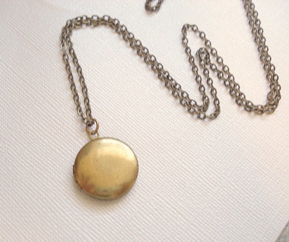 Vintage Inspired Brass Locket Necklace: Round Keepsake Jewelry