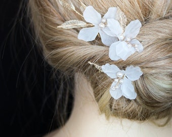 WREN | Floral bridal hair pins, wedding hair pieces, gold bridal headpiece