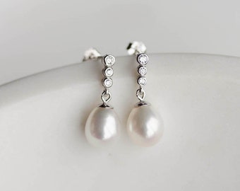 LILIAN | Pearl bridal earrings, classic wedding earrings, simple bridal earrings