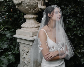 MATISSE | Short lace veil, short wedding veil with lace, elbow wedding veil