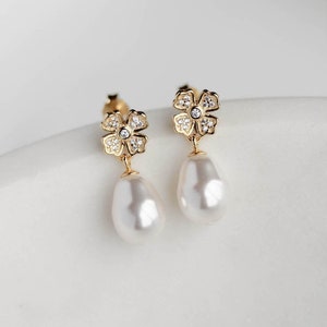 JULIETTE Floral bridal earrings, pearl wedding earrings, bridal earrings, pearl drop earrings Gold