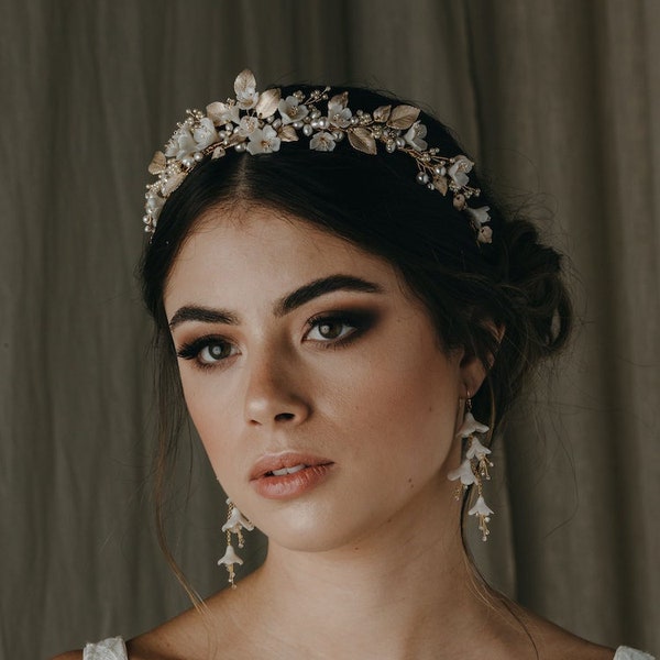 FLORES | Gold wedding crown, crystal bridal tiara, gold bridal headpiece, floral hair piece