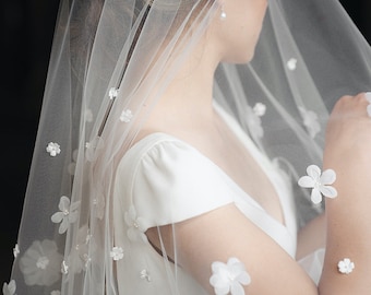 BLAKE | Floral wedding veil, drop veil with flowers, fingertip veil, wedding veil fingertip, bridal veil fingertip