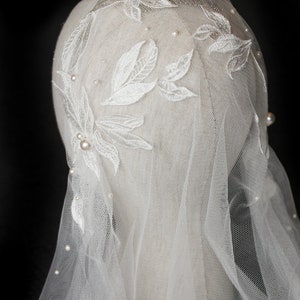 LADY LAUREL Juliet Cap Veil, Lace Wedding Veil, Chapel Wedding Veil ...