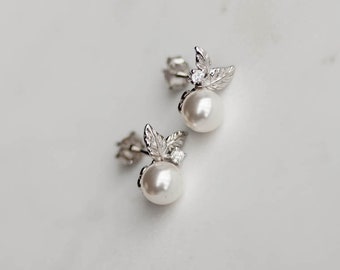 NINETTE | Pearl stud earrings, minimalist bridal earrings