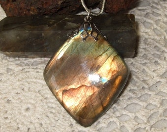 Labradorescence Exists Flash of Colours Labradorite Gemstone Pendant Necklace Sterling Silver Chain
