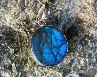 Labradorescence Exists Flash of Colour Labradorite Gemstone Pendant Necklace Sterling Silver Chain