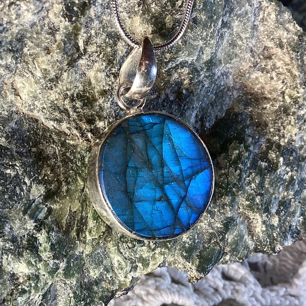 Labradorescence Exists Flash of Colour Labradorite Gemstone Pendant Necklace Sterling Silver Chain