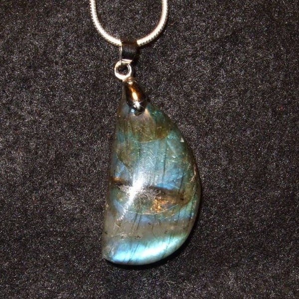 Labradorescence Exists Flash of Colour Labradorite Gemstone Pendant Necklace Sterling Silver Chain Blue