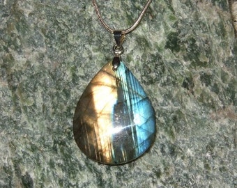 Labradorescence Exists Flash of Colours Labradorite Gemstone Pendant Necklace Sterling Silver Chain
