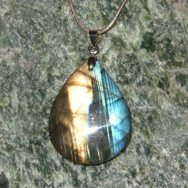 Labradorescence Exists Flash of Colours Labradorite Gemstone Pendant Necklace Sterling Silver Chain