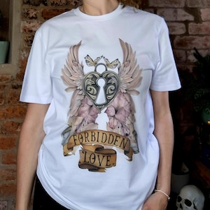 Book lovers T-shirt| Bookish merch| gift for book lovers | Romantasy T-shirt