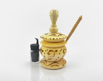 Traditioneller Khol-Applikator – Holzbehälter mit Stäbchen | Handgefertigt & Lötkolben-Verzierung (10–12 cm)