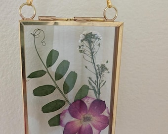 Mini Pressed Flower Gold Hanging Frame