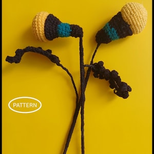 Op de afbeelding: Een set van drie keramische mokken met een gespikkelde, matte afwerking. De mokken zijn in crème, lichtgrijs en donkergrijs. Elke mok heeft een eenvoudig, minimalistisch ontwerp.