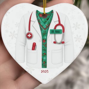 Décoration de Noël de docteur, cadeau médical personnalisé, ornement de sarrau, vacances de travailleur de la santé, cadeau d&#39;infirmière, cadeau de médecin, blouse blanche