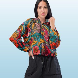 Cortavientos corto para mujer con estampado floral psicodélico – Chaqueta bohemia para festivales, estilo urbano con estampado retro colorido, cortavientos corto para mujer