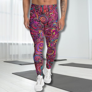 Puede incluir: Leggings vibrantes con un patrón psicodélico en tonos rosa, morado, rojo y amarillo. Los leggings presentan un diseño abstracto y arremolinado. La persona lleva zapatillas blancas. Los leggings son adecuados para yoga u otras actividades.