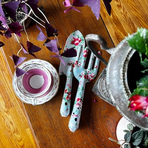 Floral Garden Tool Set for Women – 3-Piece Durable Metal Gardening Tools with Fork Trowel Pruner – Flower Lover Gift Idea for Gardeners