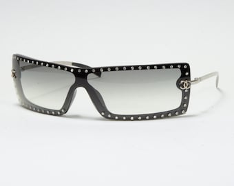 ÓCULOS DE SOL CHANEL COM STRASS Óculos de sol Y2K óculos de sol vintage chanel óculos chanel óculos chanel lunettes chanel