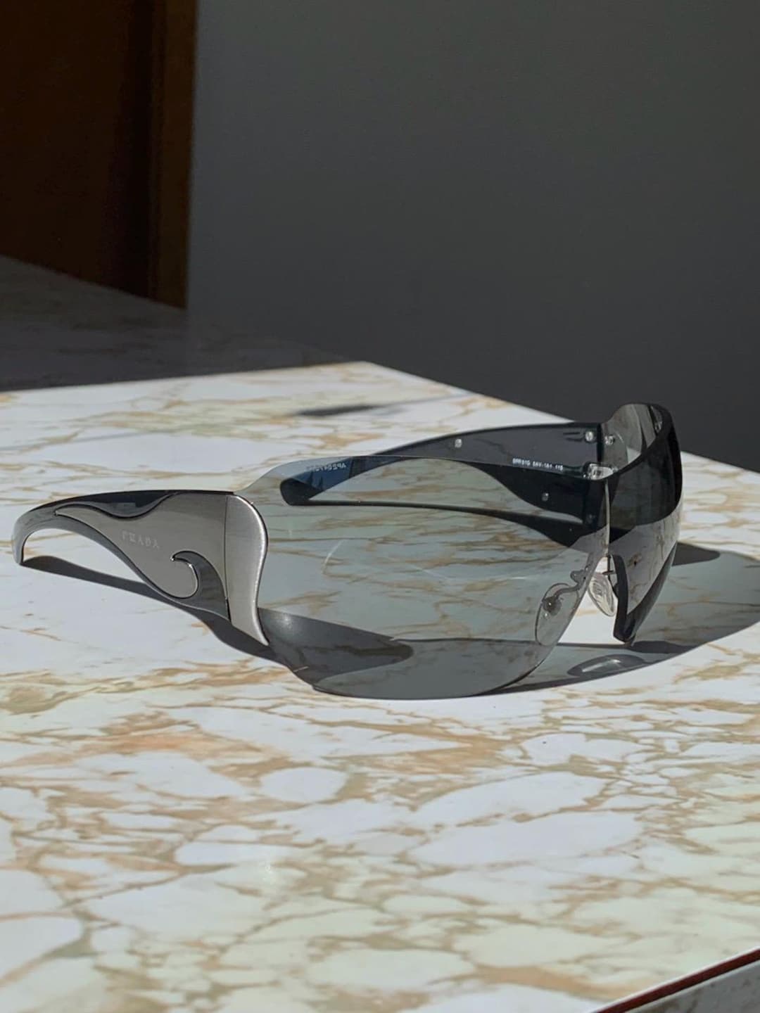 小物 90s archive prada oval l eyewear y2k 90s archive prada oval metal eyewear y2k - メルカリ