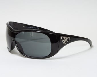 PRADA TRIANGLE LOGO Zwarte zonnebril y2k zonnebril prada occhiali prada lunettes