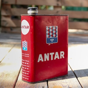 Old Antar oil can