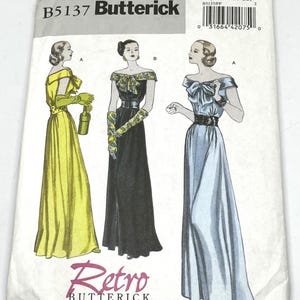 Puede incluir: Un patrón de costura Butterick vintage, B5137, con ilustraciones de tres elegantes vestidos de noche. La portada muestra "Retro Butterick '48" e información de tallas. Los vestidos son de color amarillo, negro y azul claro.