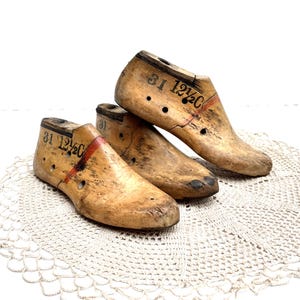 Vintage Wood Children&#39;s Shoe Forms, 3 Wooden Shoe Lasts, Cobbler Tools, Primitive Decor, Industrial Wood, Bookends Country Farmhouse Decor
