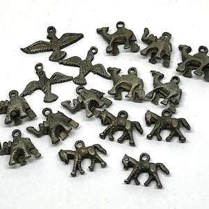Vintage metalen dierenbedels, lot van 16 gegoten metalen bedels, levering sieraden maken, sieraden, mixed media ambacht, junkjournal