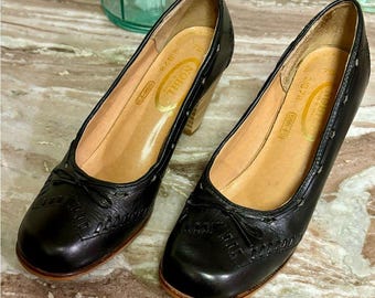 Damskie skórzane buty na obcasie typu block marki Nobil, wyprodukowane w Brazylii, rozmiar 7B