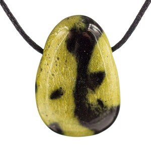 Serpentin-Anhänger Chyta – Antigorit – Gebohrter Stein – Herren & Damen