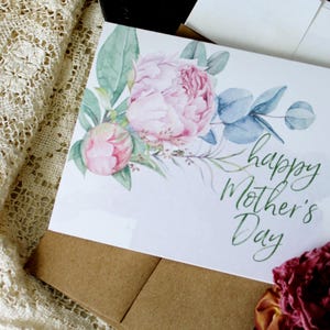 Carte de fête des mères avec pivoines roses, carte de fête des mères heureuse, carte de fête des grands-mères heureuse, carte de fête des mères fleurie rose, amour de fête des mères