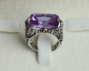 Vintage Ladies Costume Jewelry Amethyst Ring, Vintage Costume Jewelry Ring, Purple Stone Ladies Ring