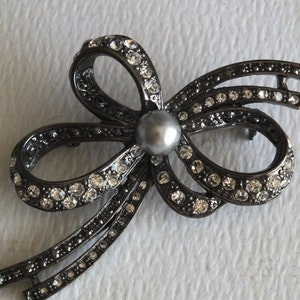 Vintage Costume Jewelry Bow Pin by avintageobsession on etsy image 2