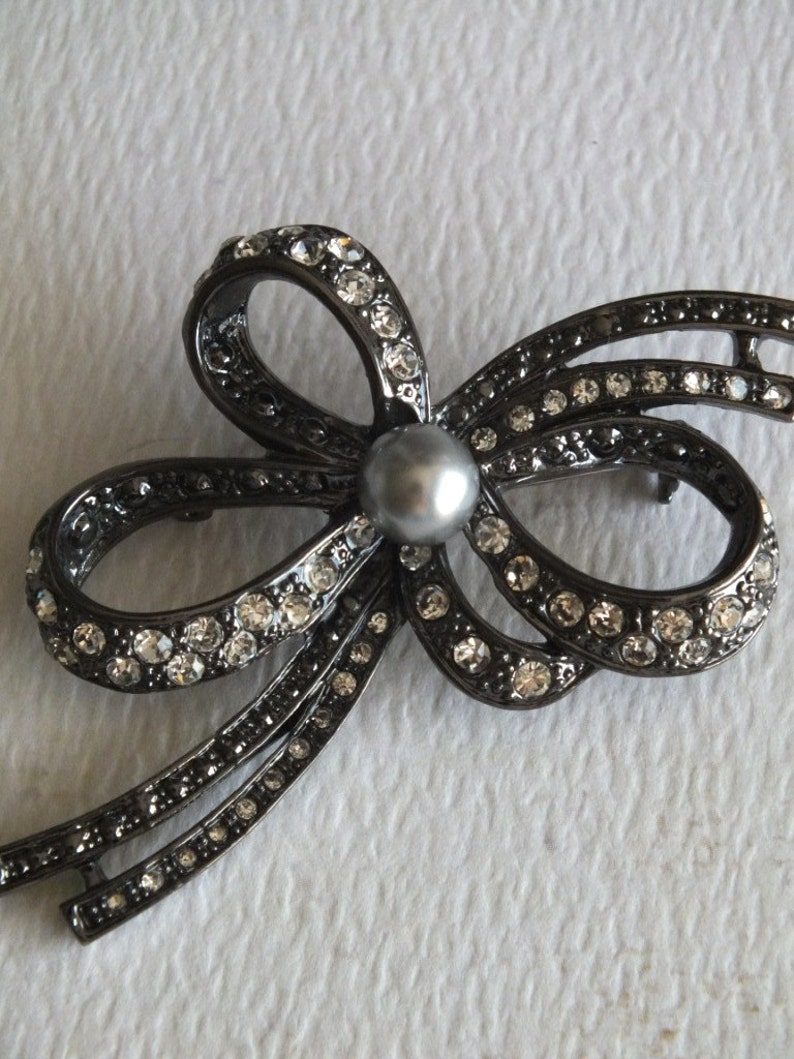 Vintage Costume Jewelry Bow Pin by avintageobsession on etsy image 2