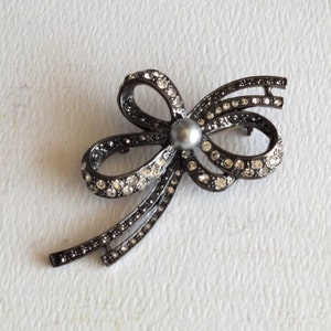 Vintage Costume Jewelry Bow Pin by avintageobsession on etsy image 1