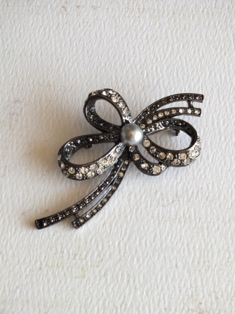 Vintage Costume Jewelry Bow Pin by avintageobsession on etsy image 1