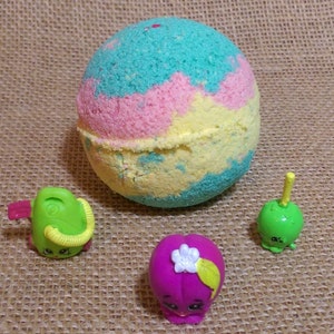 Shopkins SuRpRiSe Kids' Bath Bomb--with an Authentic Shopkins Toy Figure Hidden Inside!!