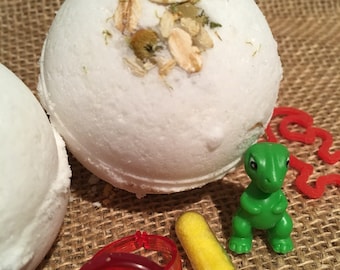 Kids Skin Relief Bath Bomb, Oatmeal, Soothing Essential Oils, Toy Surprise