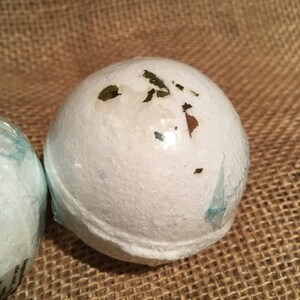 Kids PEPPERMINT 100% Essential Oil SuRpRiSe Fizzing Bath Bomb ~with hidden toy surprise inside!~ All natural~ Great for Sensitive Skin!