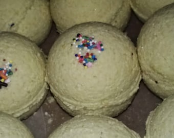 KIDS SuRpRiSe Fizzing Bath Bomb - ANIMAL CRACKERS