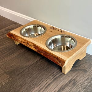 Live Edge Eiche Hundenapfständer: Rustikale 14 cm Schalen im Farmhaus-Stil