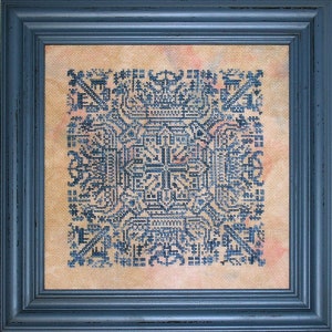 Könnte beinhalten: Eine gerahmte Kreuzstich-Stickerei mit einem blauen und weißen geometrischen Muster auf beigefarbenem Hintergrund.