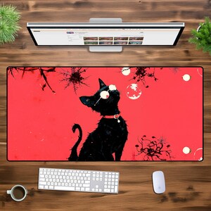 &quot;Schreibtischmatte &quot;&quot;Schwarze Katze&quot;&quot; - Übergroße XL XXL Gaming-Mausunterlage, Red Moonlit Design, wunderliche Katzenliebhaber-Schreibtischdekoration, einzigartiges Bürozubehör.&quot;