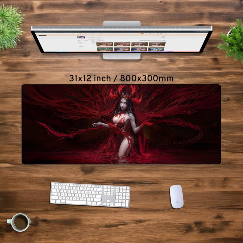 Puede incluir: Un tapete de rat&oacute;n para juegos rojo y negro con una mujer con un vestido rojo de pie en un charco de sangre. El tapete de rat&oacute;n mide 31x12 pulgadas o 800x300mm.